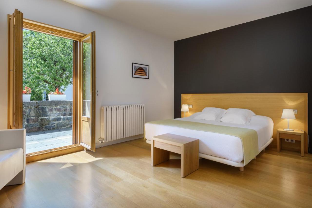 Hotel Rural Torre De Урис Экстерьер фото